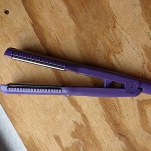 Trissola Flat Iron - Ceramic / Titanium